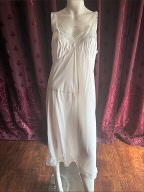 Women's Vintage Vanity Fair White Lace-Trim Slip Dress Size Two